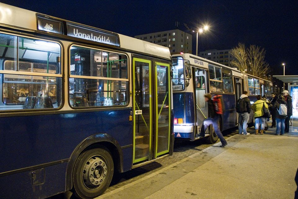 Elfajult egy verekedés csütörtök hajnalban a 914A-s buszon