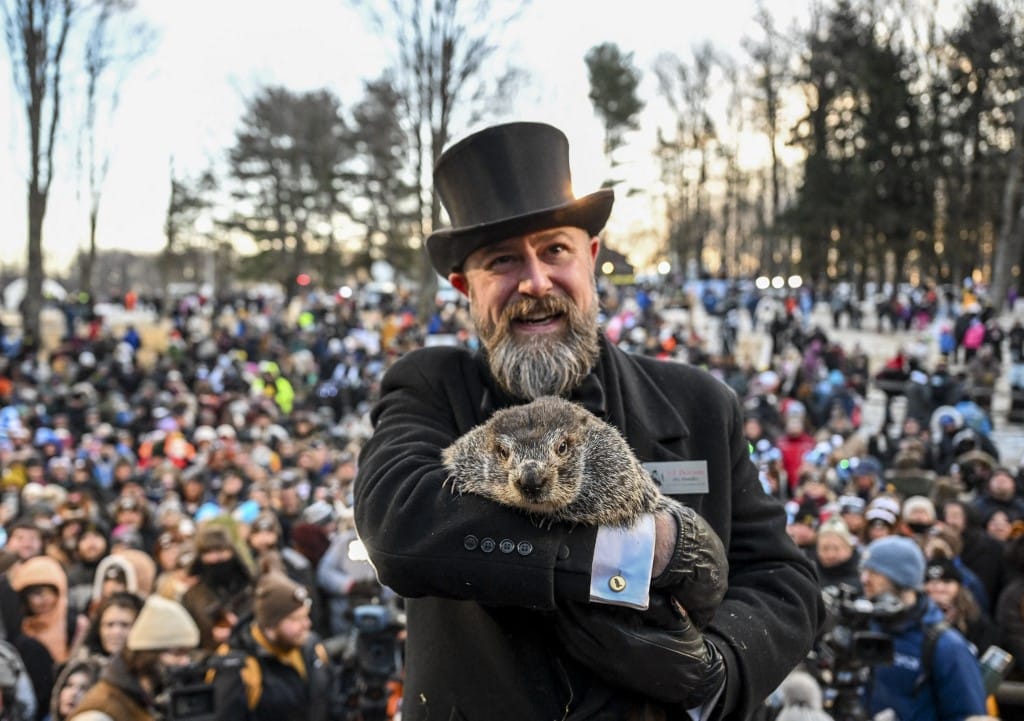Időjós mormoták csatája: Punxsutawney Phil szerint még hat hét a tél, Chuck szerint jön a tavasz