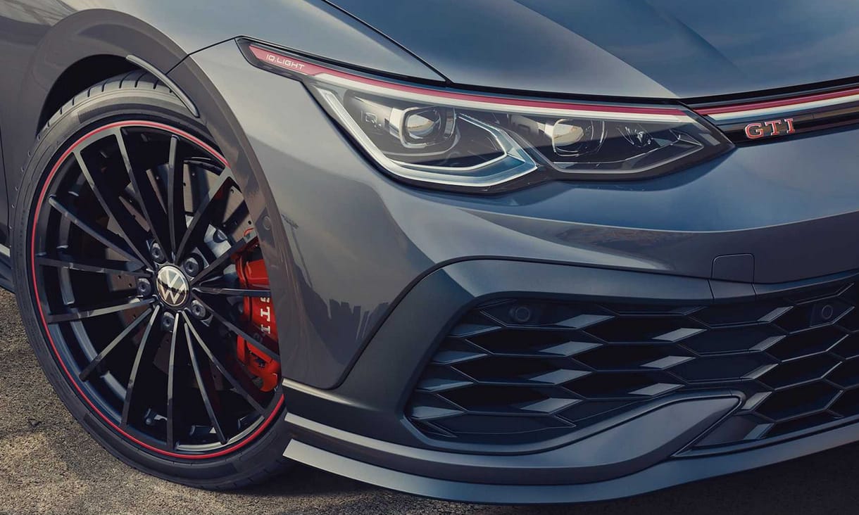 A Golf GTI 45. születésnapját 300 lóerős limitált szériával ünnepli a VW