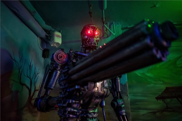 Terminátor, Alien, Vastrón – tárlat használt autóalkatrészekből készült szobrokból (fotók)