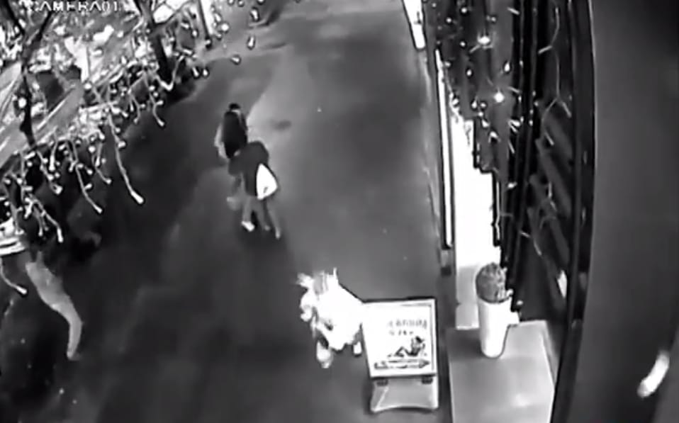 Itt a videó a Teréz körúti robbantásról – 18+