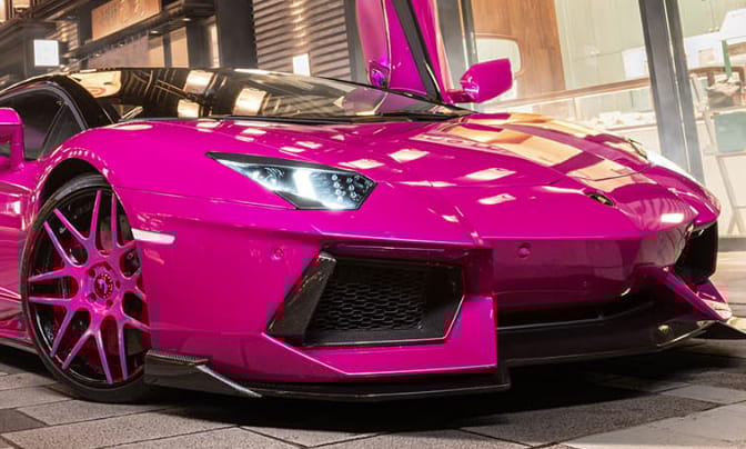 Szentségtörés vagy sem, de itt egy rikítóan pink Lamborghini