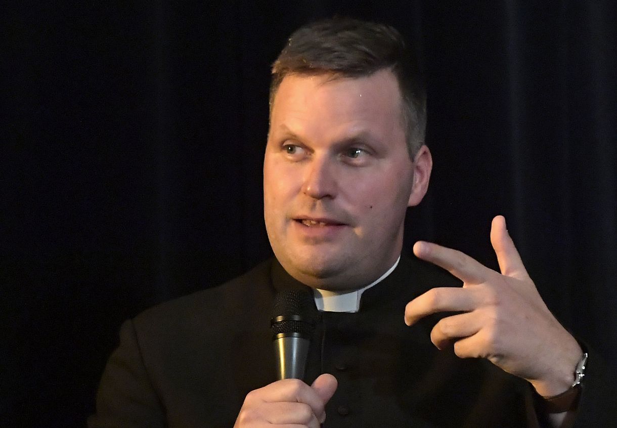 Karafiáth Orsolya az én hetemben: Az sincs rendben, hogy a papságot összemossuk a pedofíliával