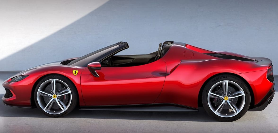 Kémfotókon a legújabb nyitható tetejű Ferrari