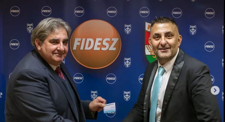 Győzike megkapta Fidesz-tagsági kártyáját