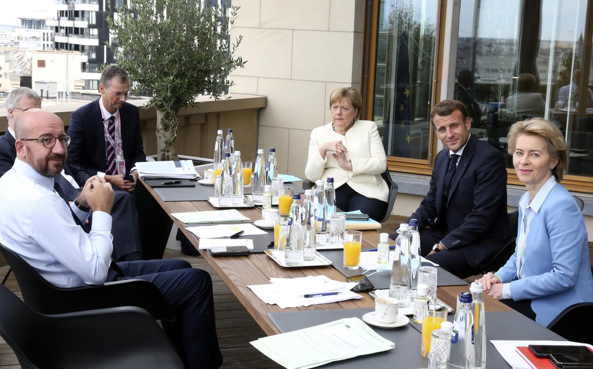 Merkel attól tart, hamvába hal az EU-s mentőcsomag