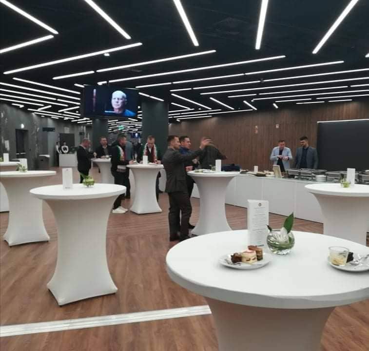 3000 forintos jeggyel lógtak be szurkolók a Puskás VIP-páholyába
