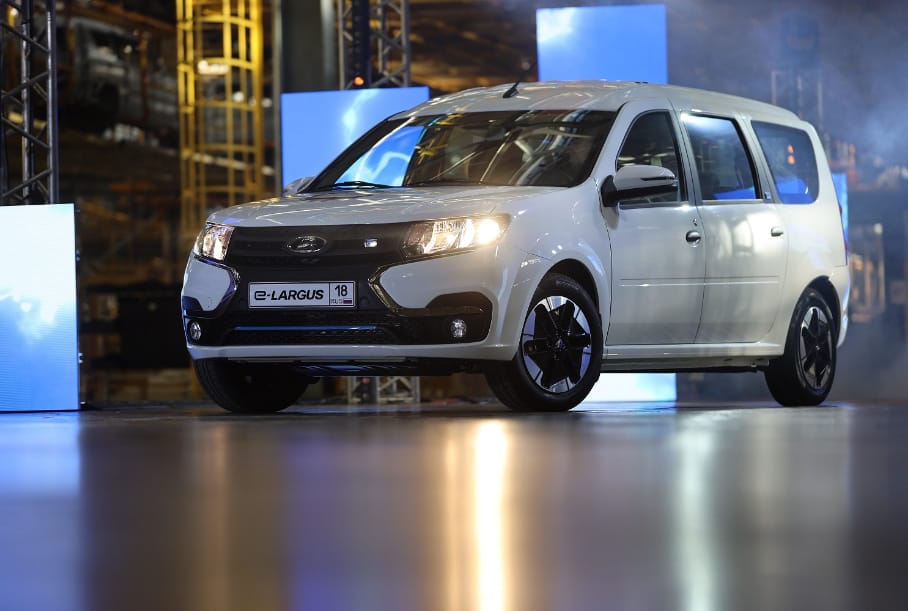 Rendelhető az oroszok Teslája, az e-Largus, amely úgy néz ki, mint egy Dacia