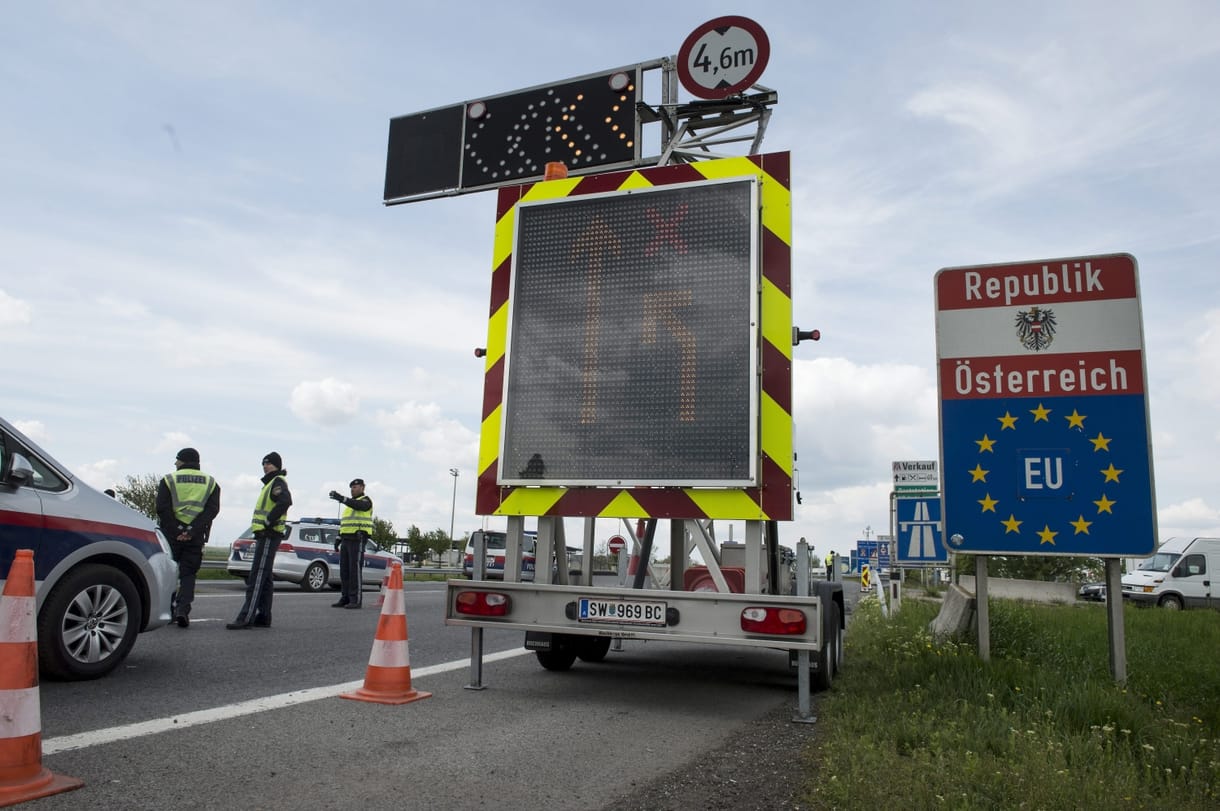 Nagy dugó van Hegyeshalomnál Ausztria felé