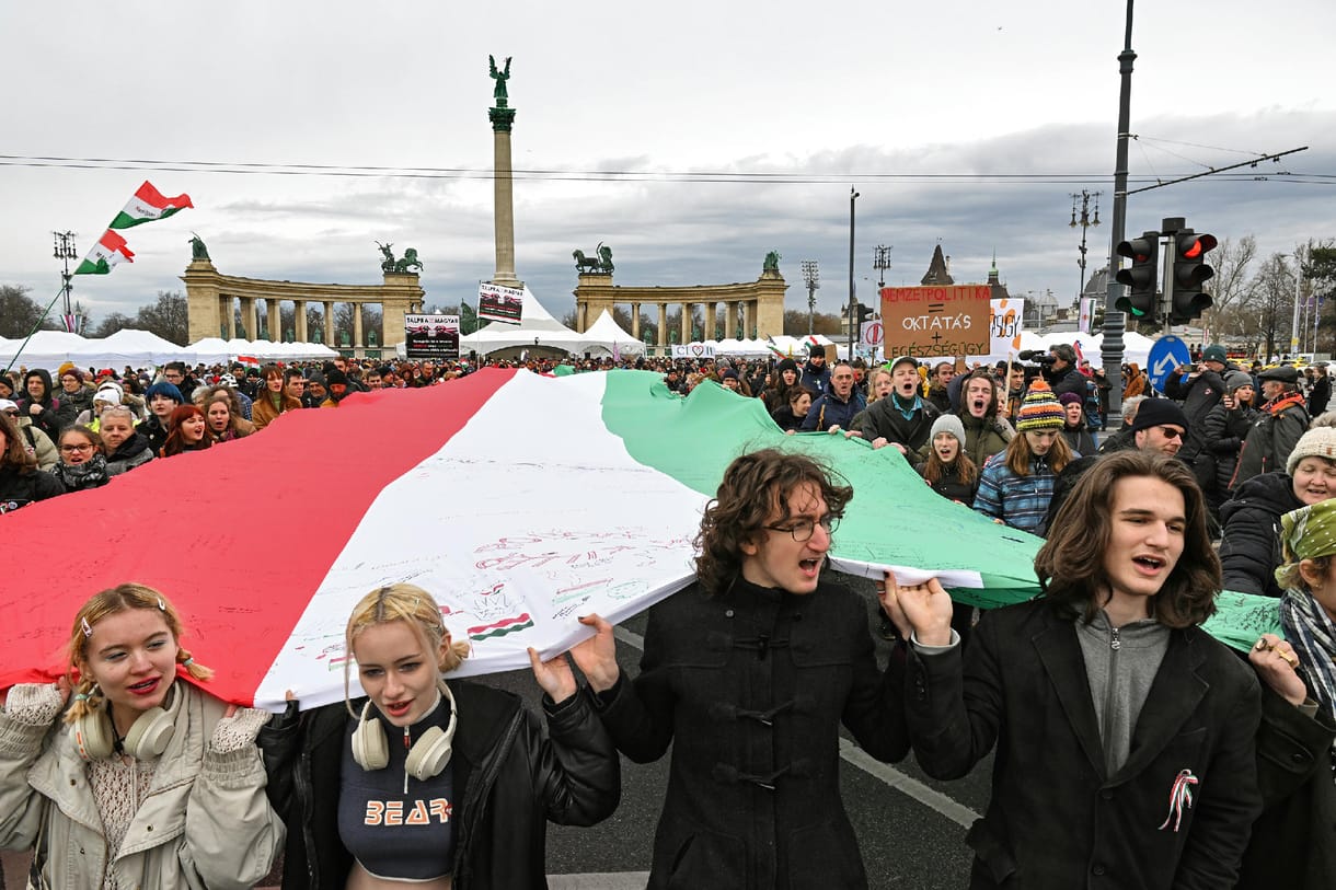 „Köszönjük szépen, Pintér elvtárs!” – megérkezett a diákok reakciója a státusztörvény benyújtására