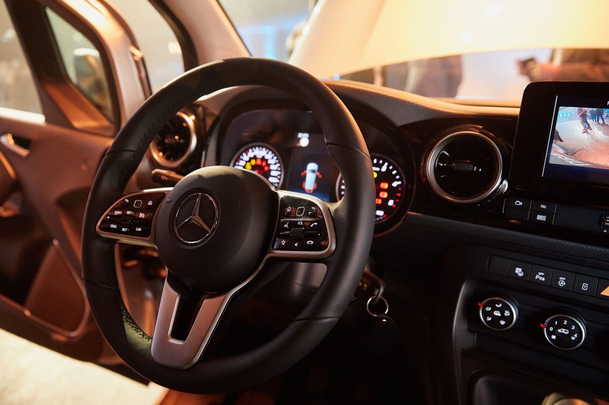 Rekordprémium a Mercedesnél, a német dolgozók fejenként 2,2 milliós jutalmat kapnak