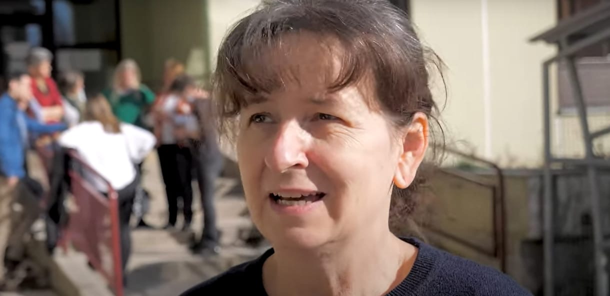 „Azon csodálkozom, hogy a társadalom nagyobbik része nem áll mellettünk” – videó a tiltakozó pedagógusokról