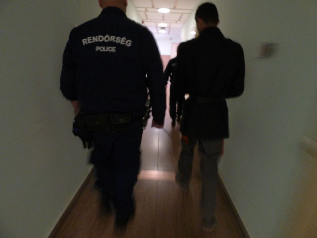 Részeg, betépett sofőr gázolt halálra éjjel egy fiatal nőt Szegeden, majd ott hagyta