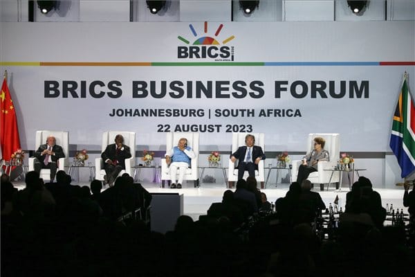A brazil Lula szerint a BRICS nem a G7 és a G20 riválisa, de egész mást gondol Hszi Csin-ping!