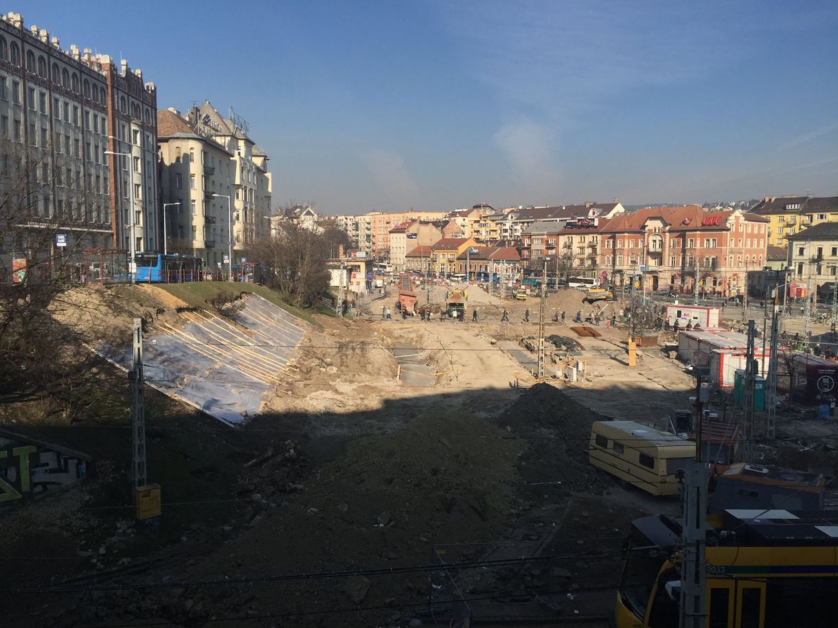 Sikkasztást emleget egy ügyvéd a Széll Kálmán tér felújításánál