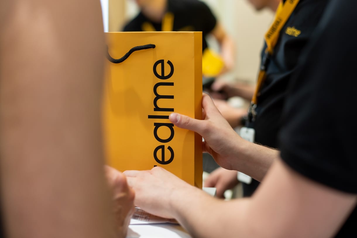 10 forintért árulták a fülhallgatót Budapesten, megnyílt a Realme mobilgyártó első európai üzlete