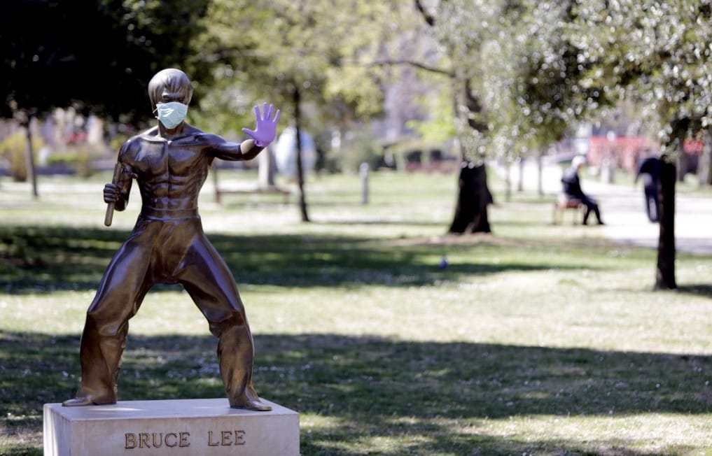 Darabokra vágva találták meg Bruce Lee mostari szobrát