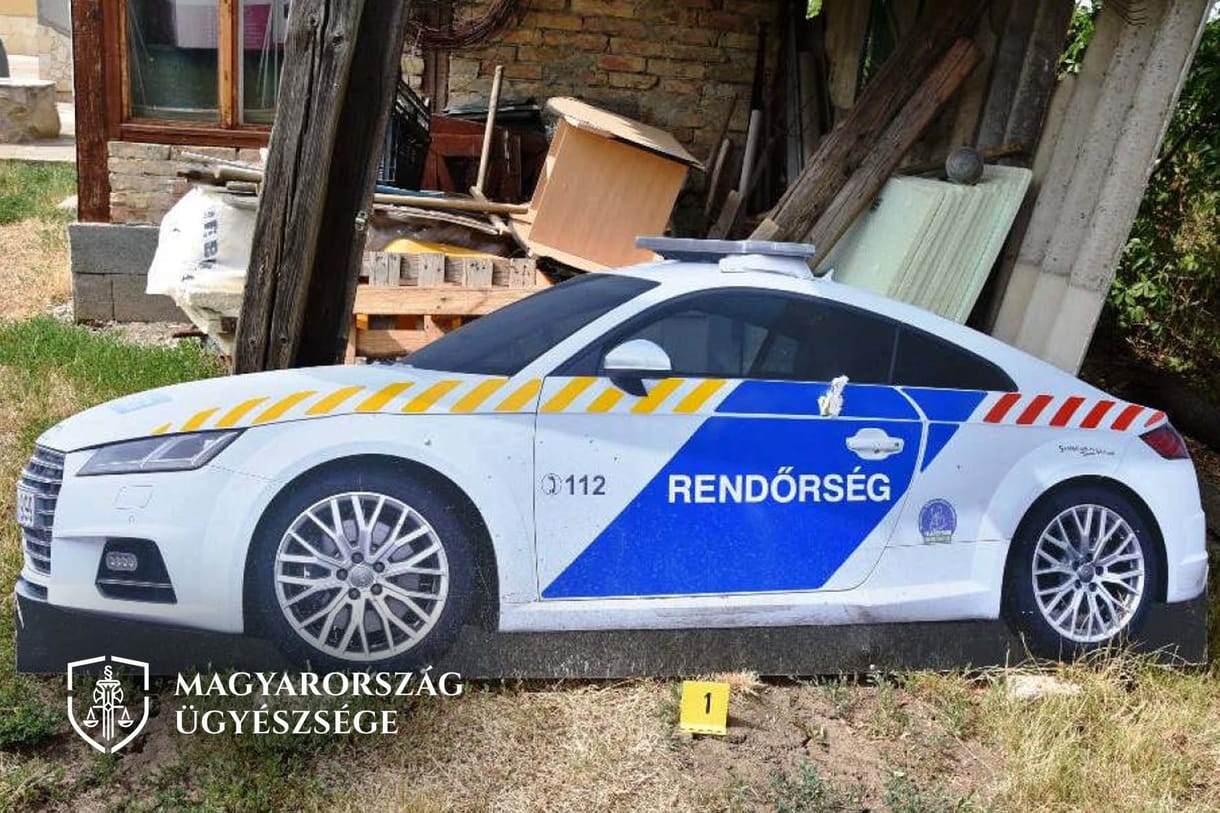 Ha megbánja tettét a bádog rendőrautó tolvaja, megúszhatja a büntetést