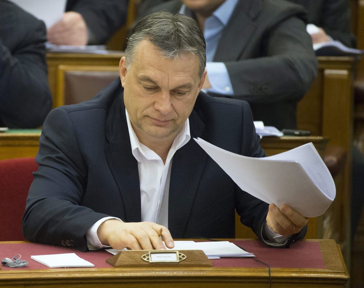 Orbán: A héten elmondjuk, ki vitt közpénzt brókercéghez