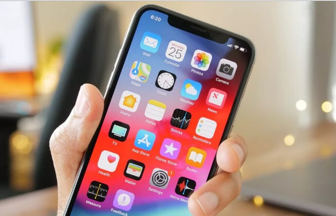 Jó hír a régebbi iPhone-ok tulajdonosainak: nemsokára gyorsabb lesz a telefonjuk