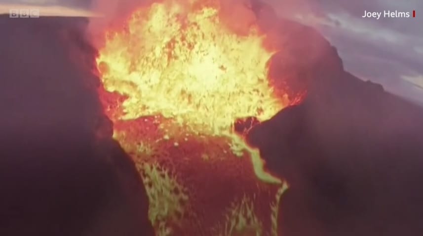 Videóra vette egy drón, ahogy belerepül egy fortyogó vulkánba