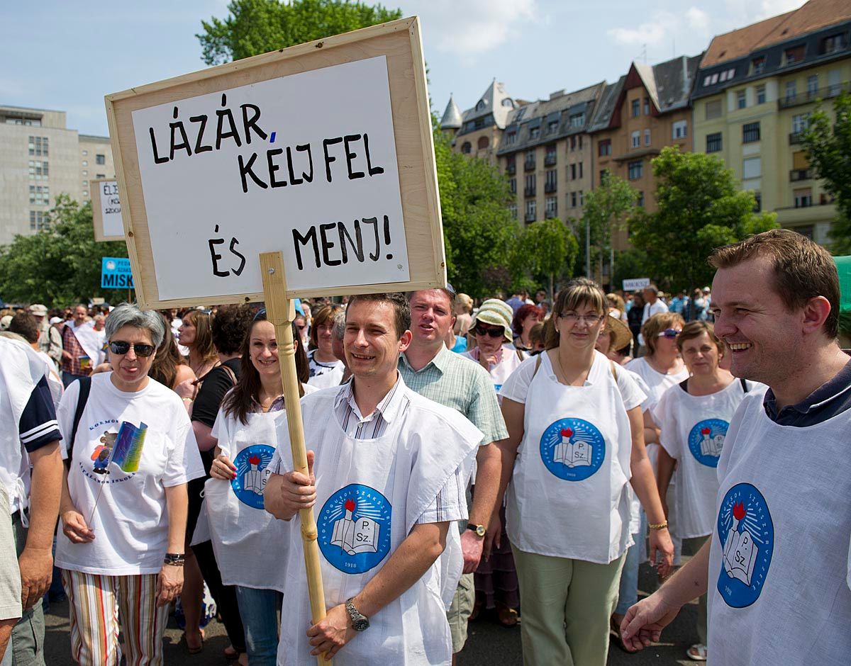 30-40 ezres elbocsátástól tartanak a pedagógusok