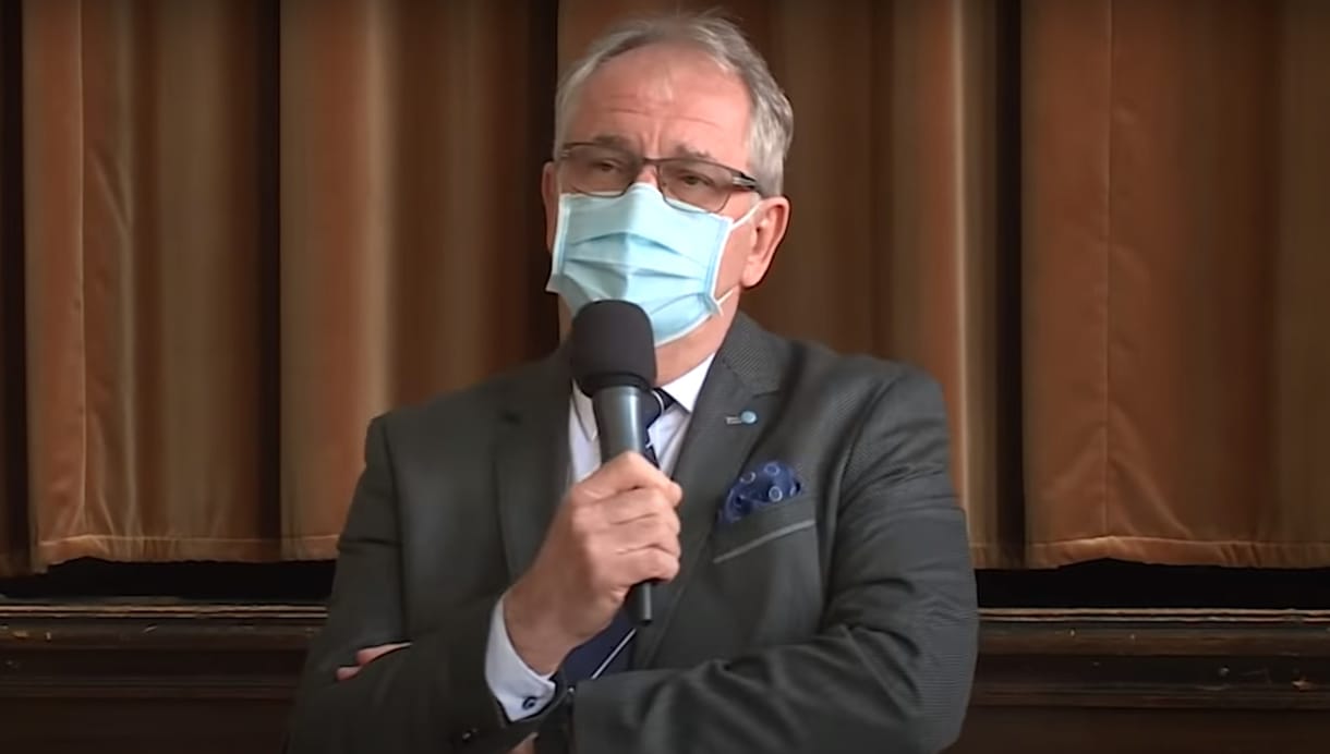 Fejér megyei kórházigazgató: Olyan még nem volt, hogy a krematóriumokat arra kérték, hogy három műszakban dolgozzanak