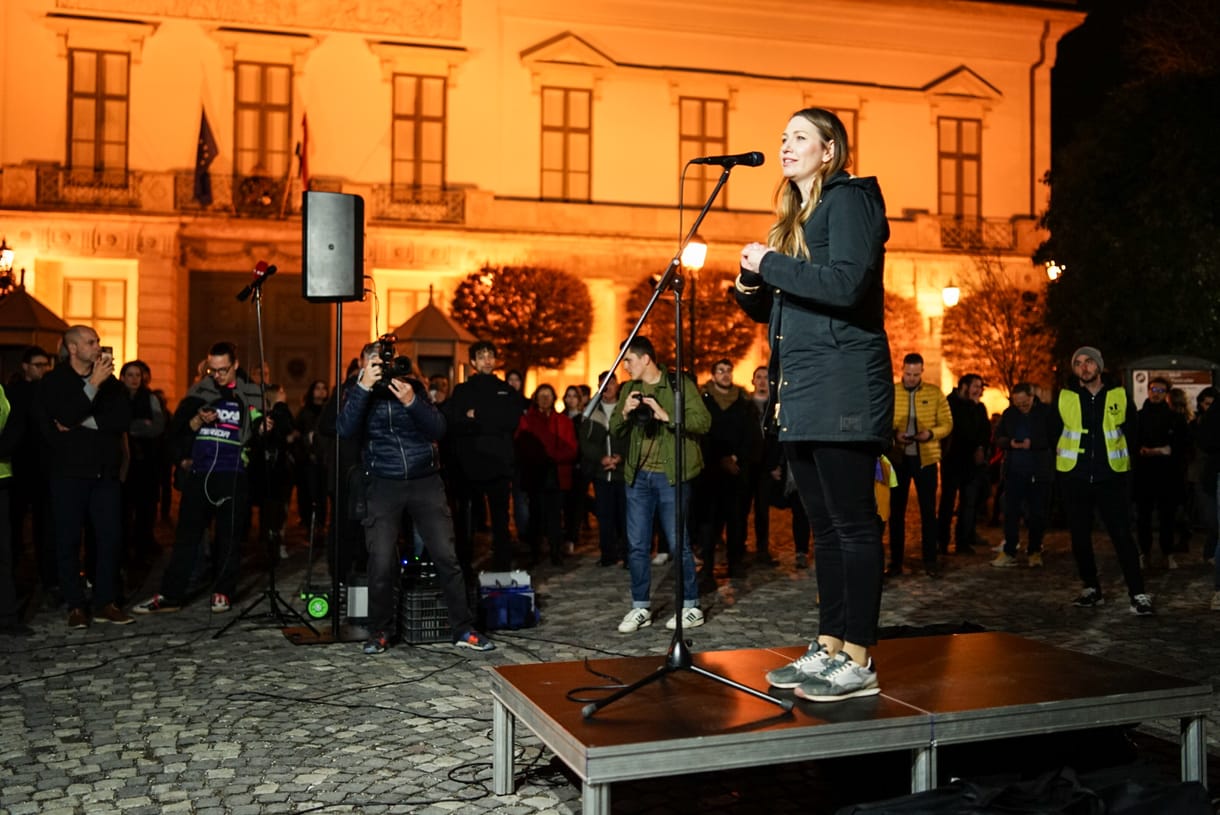 Szerdára tüntetést szervez a Karmelita kolostorhoz a Momentum