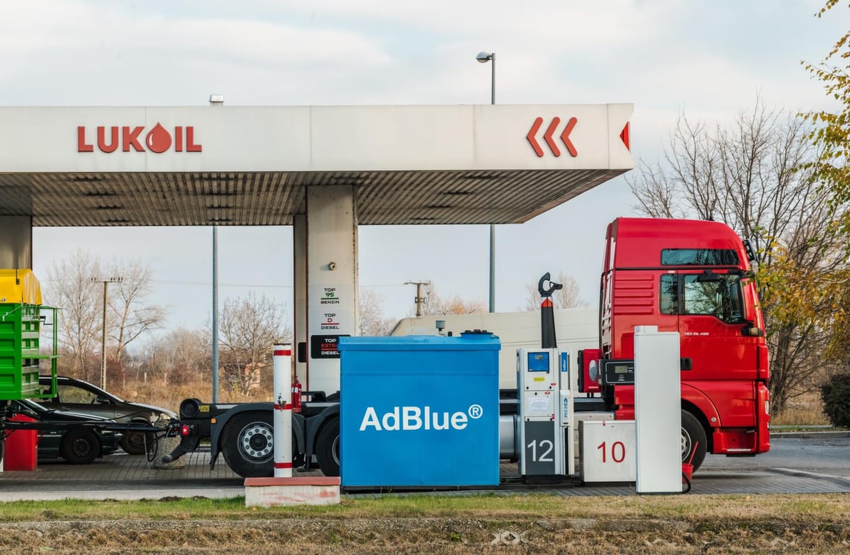 Egyszerre csak 20 litert lehet tankolni a kisnyomású Lukoil-benzinkutakon