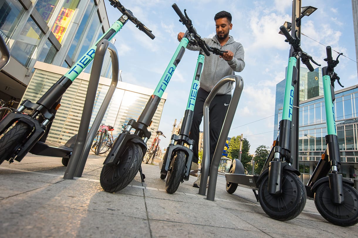 Pintér: Az elektromos roller segédmotoros kerékpárnak számít
