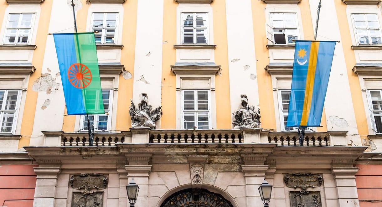 Roma zászló került a székely mellé a budapesti városházán