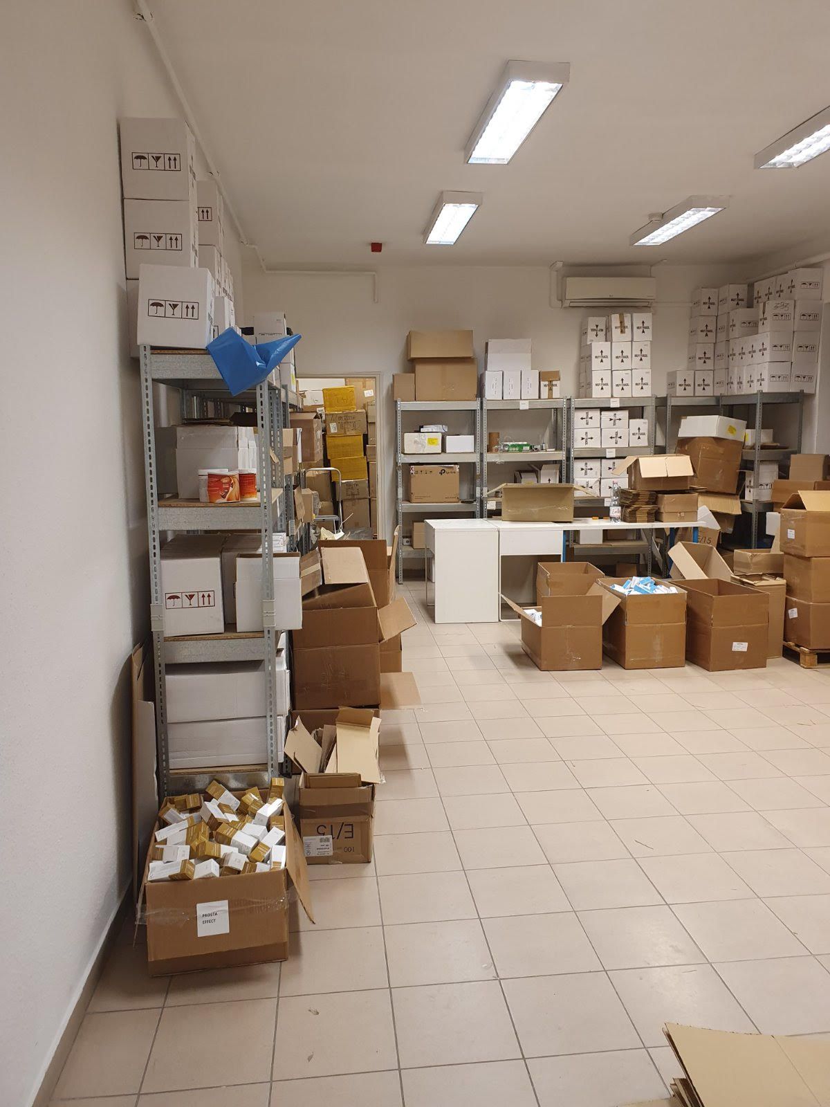 Előállították a nőt, aki Merkely Béla nevével hirdetett csodaszereket