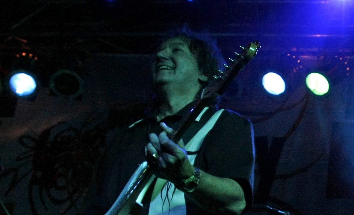 Elhunyt a Hungária és a Dolly Roll gitárosa