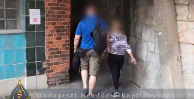 Horvát nők fosztottak ki egy tajvani turistát a Budapest-Bécs vonaton