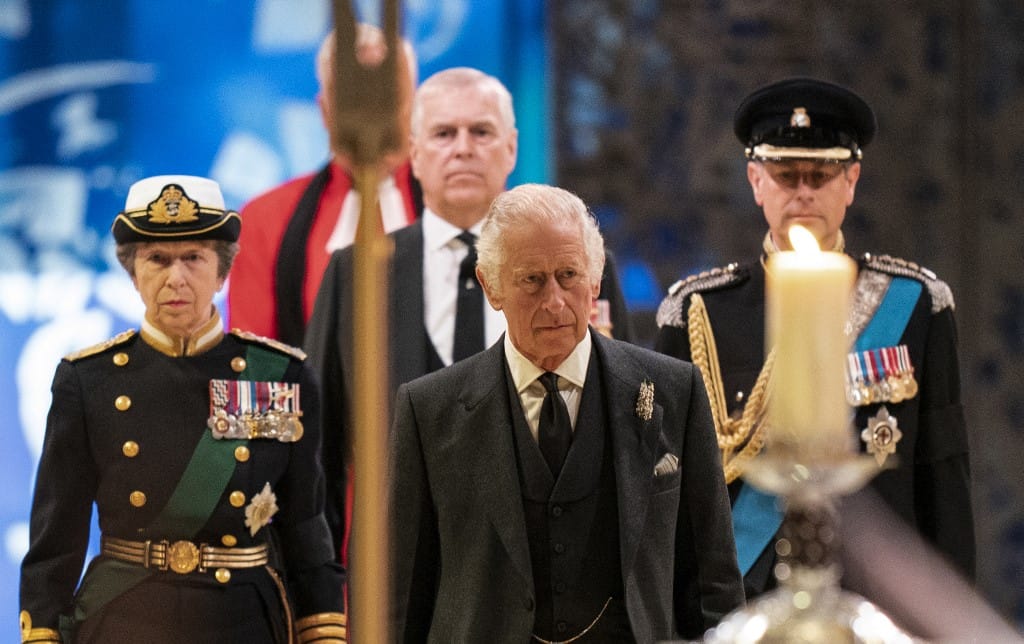 Károly király nem fizet örökösödési adót Erzsébet királynő vagyona után