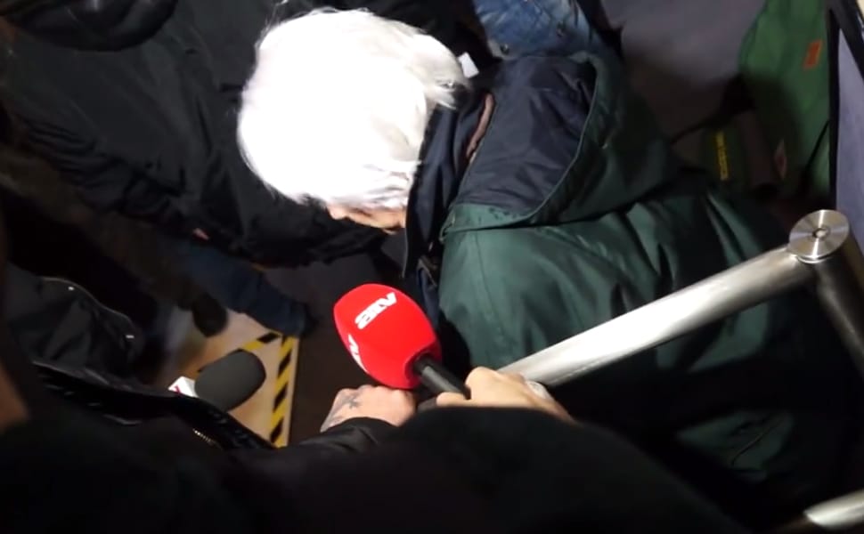 Videó: Tumultus van a választási irodánál a vasárnapi boltzár miatt