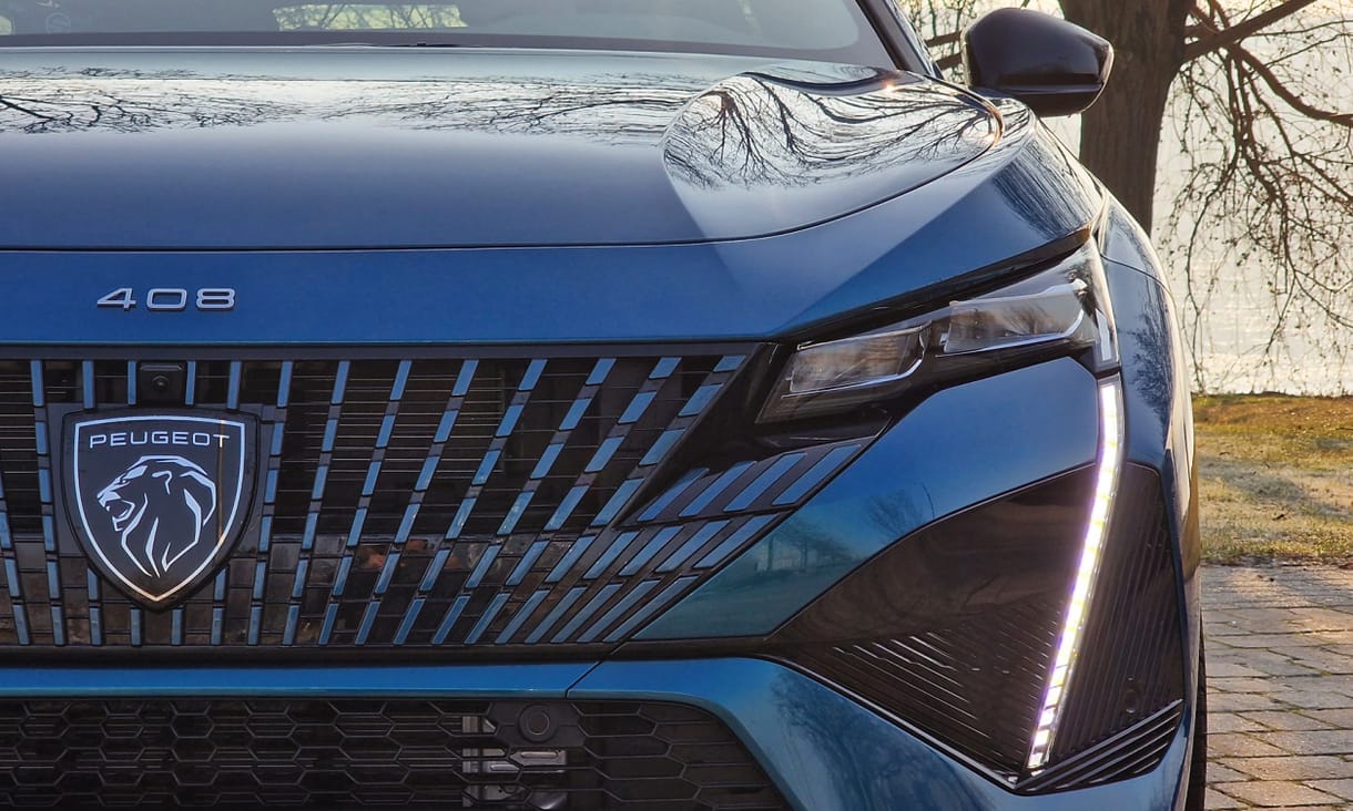 Akkora, mint egy Octavia, csak izgalmasabb – Budapesten találkoztunk a magyar motoros vadonatúj Peugeot 408-cal
