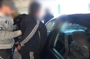 A belügyminiszterről szóló dokumentumokat próbáltak kijuttatni az országból – videó