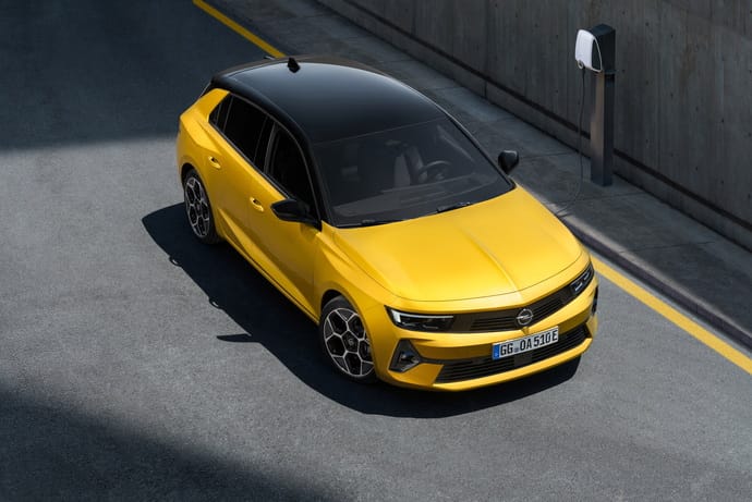 Az omikron miatt alkalmi munkásokkal próbálják fenntartani a termelést az Opel központi gyárában
