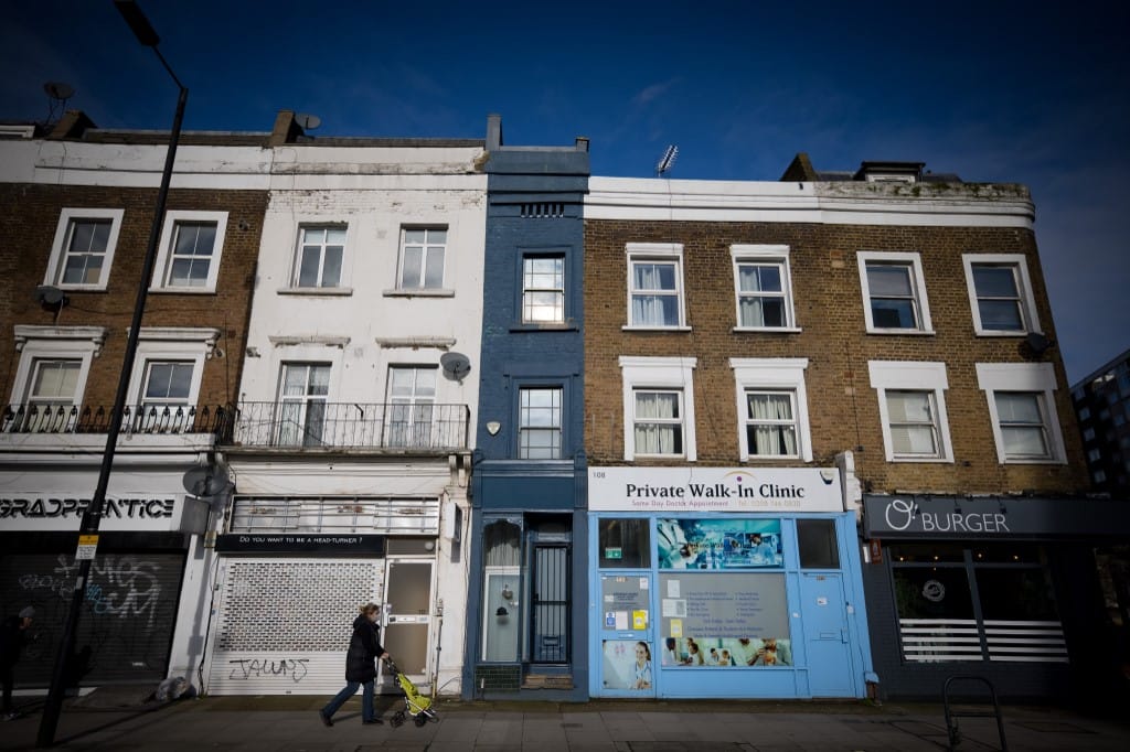Íme, most eladó London legkeskenyebb háza