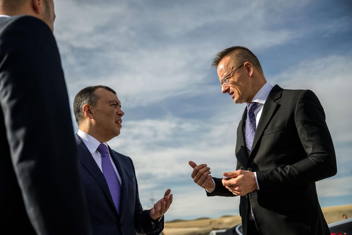 Újabb gesztust teszünk Azerbajdzsán felé, Szijjártó bejelentette, magyar vállalat építi újjá a hegyi-karabahi Soltanlit
