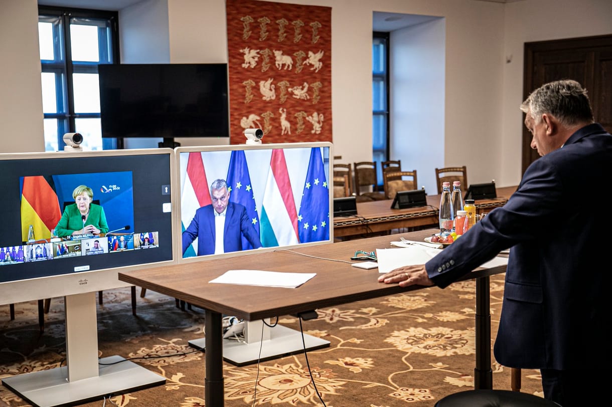 Orbán Merkelnek: „Amit kérsz tőlem, Angela, az az öngyilkossággal egyenlő”