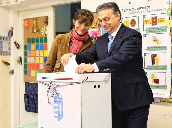 Orbánék a Magyar Nemzettől kértek fotót