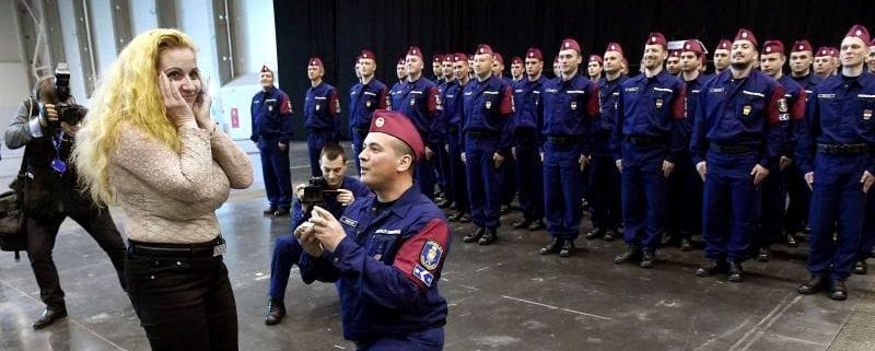 A jól időzített lánykérés után maga Orbán Viktor gratulált az ifjú párnak