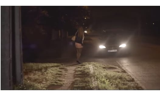Sokkoló videó: A gyerekveréssel nincs vége a családon belüli erőszaknak