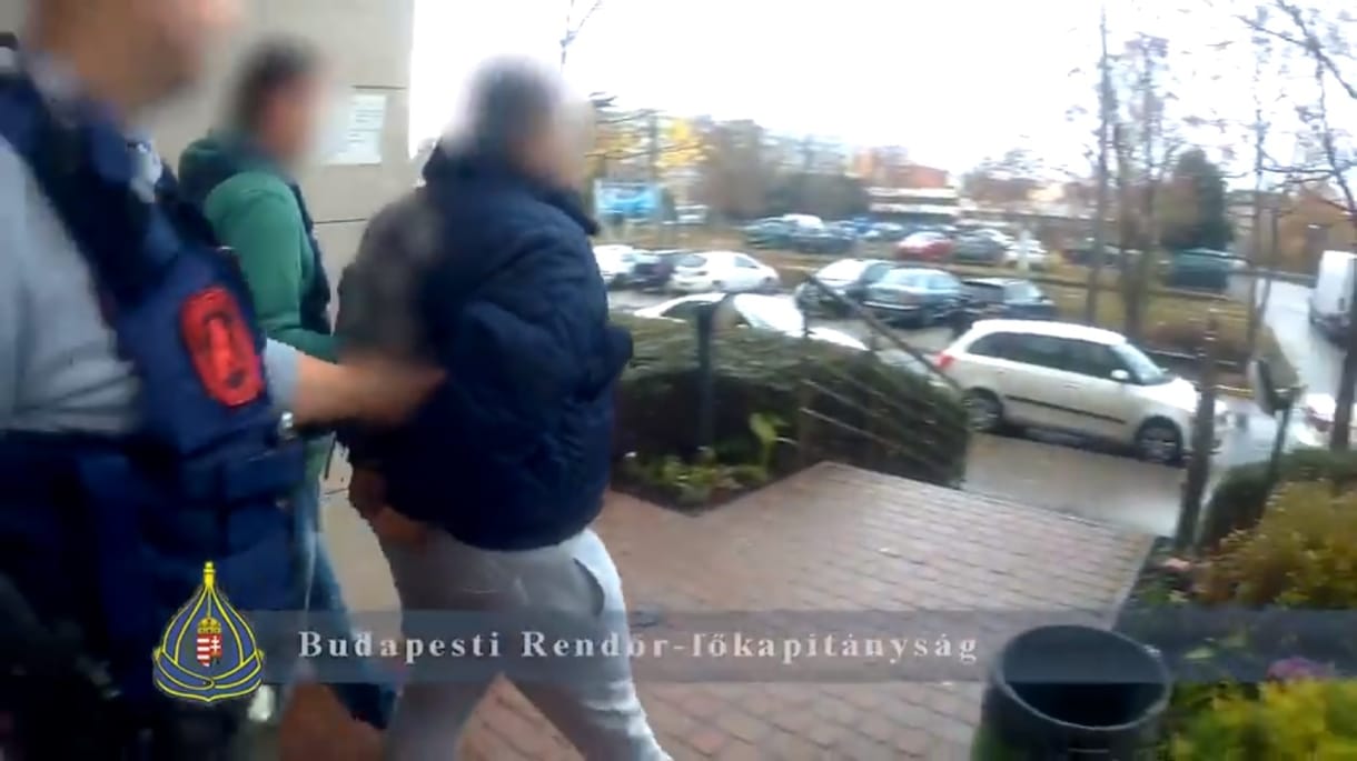 Kamu netes hirdetésekkel csalt ki pénzt, 27 elfogatóparancs volt ellene – videó