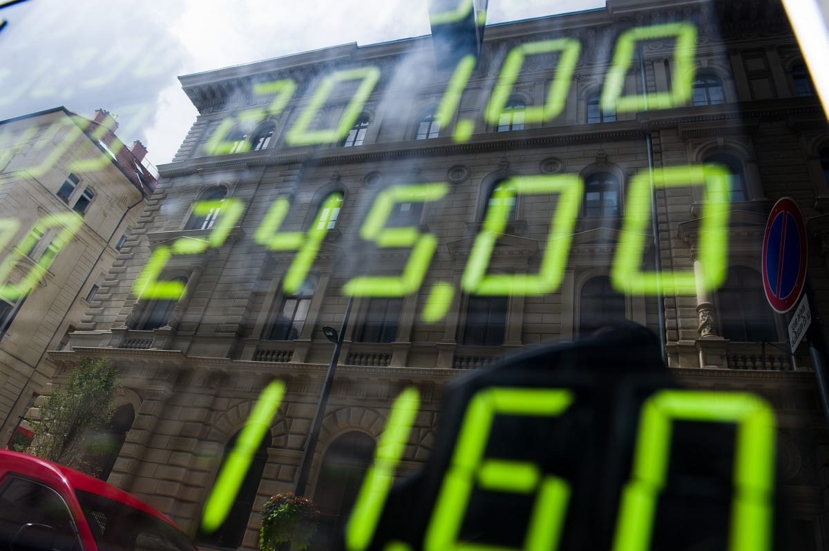 Továbbra is 246 forint körül mozog a svájci frank