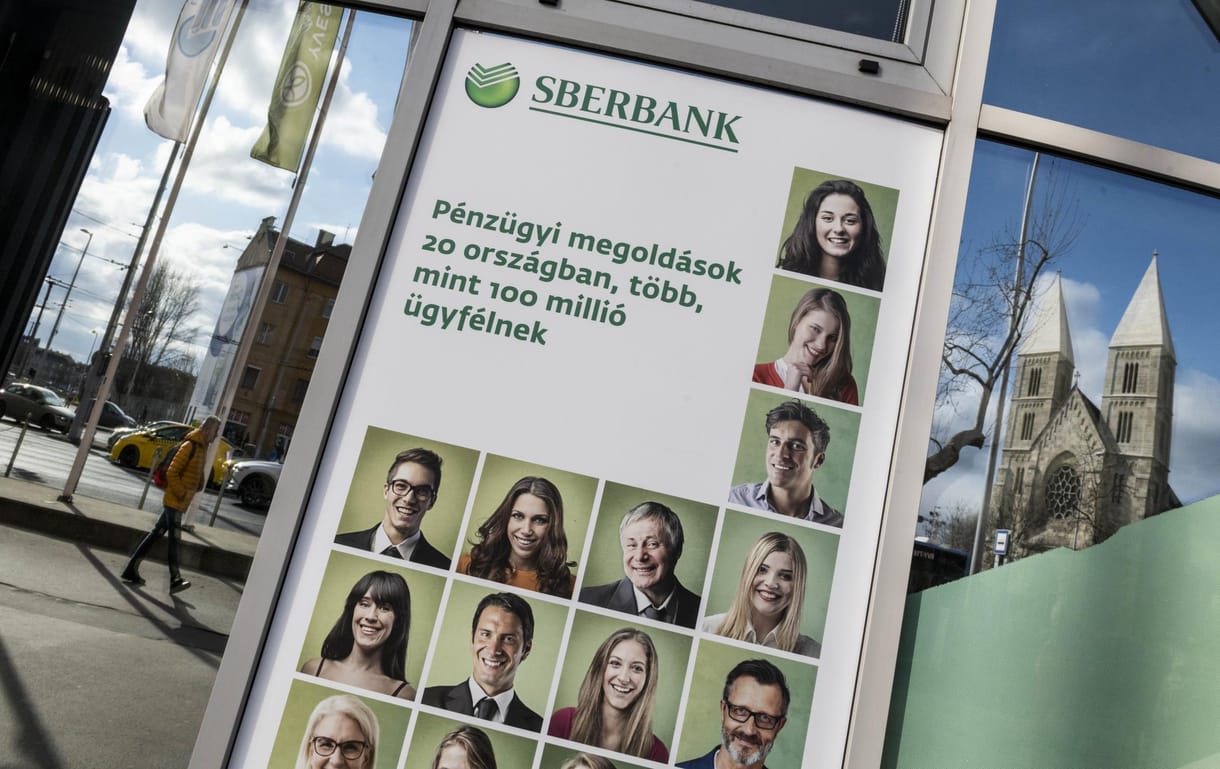 Sberbank-csőd: van, akinek kétezer forintja maradt, városok kerültek bajba