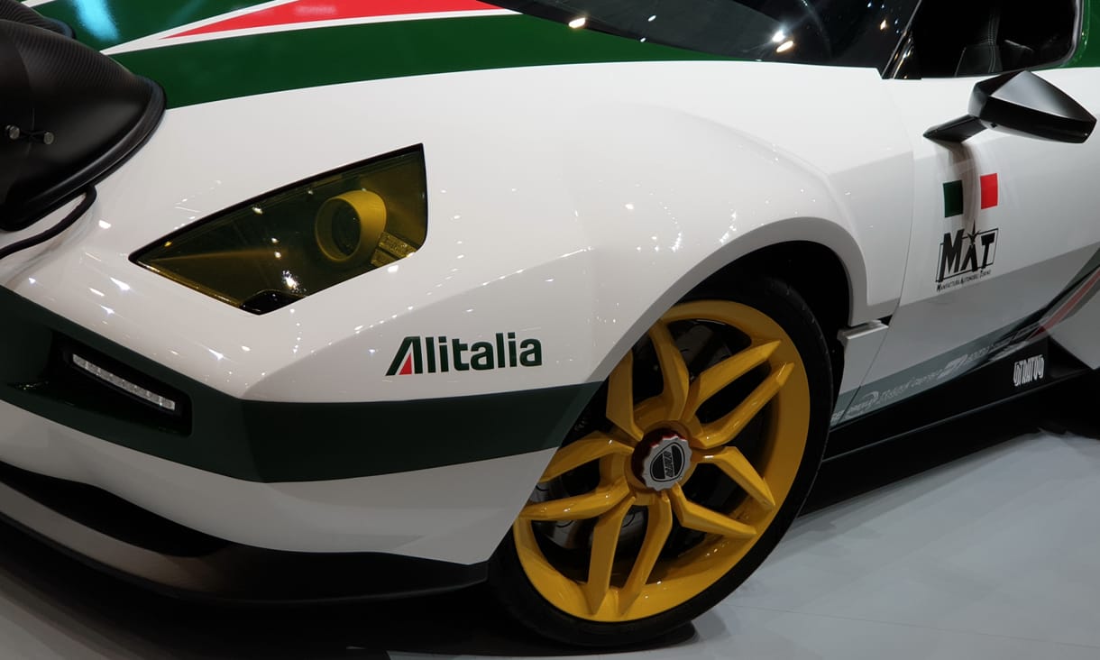 Egy őszinte sportkocsi: üléspróbát vettünk a Ferrari-alapokra épülő újkori Lancia Stratosban
