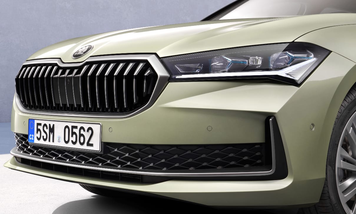 Látványos a magyar kéz által rajzolt új Skoda Superb kupé